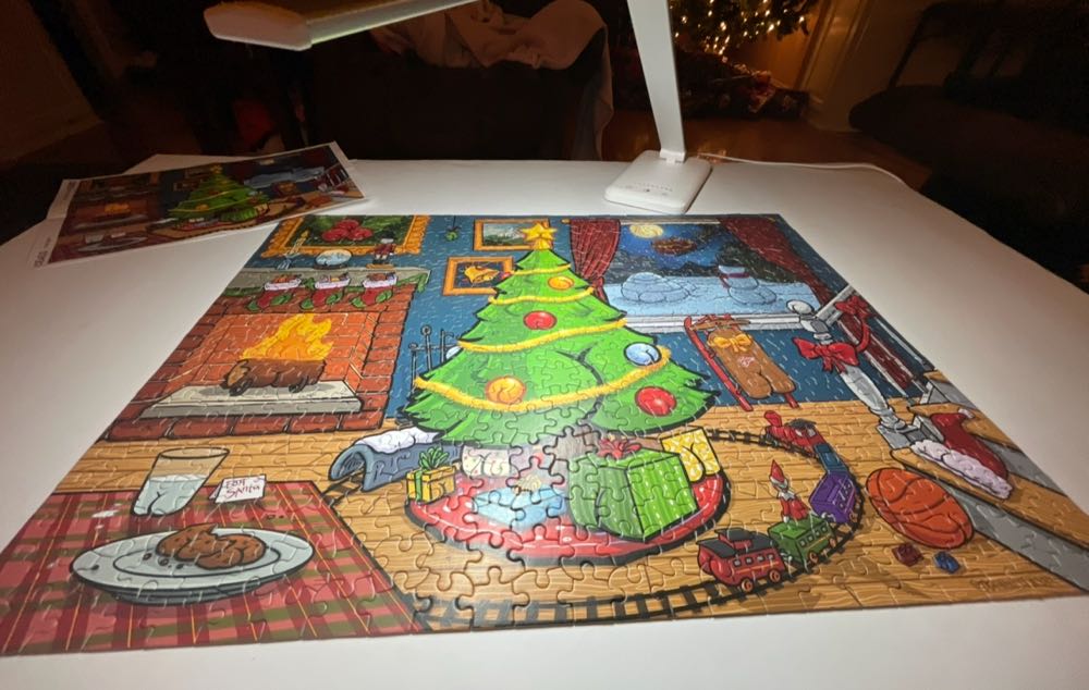 Butts On Things - Christmas - Ceaco puzzle collectible [Barcode 021081241595] - Main Image 4