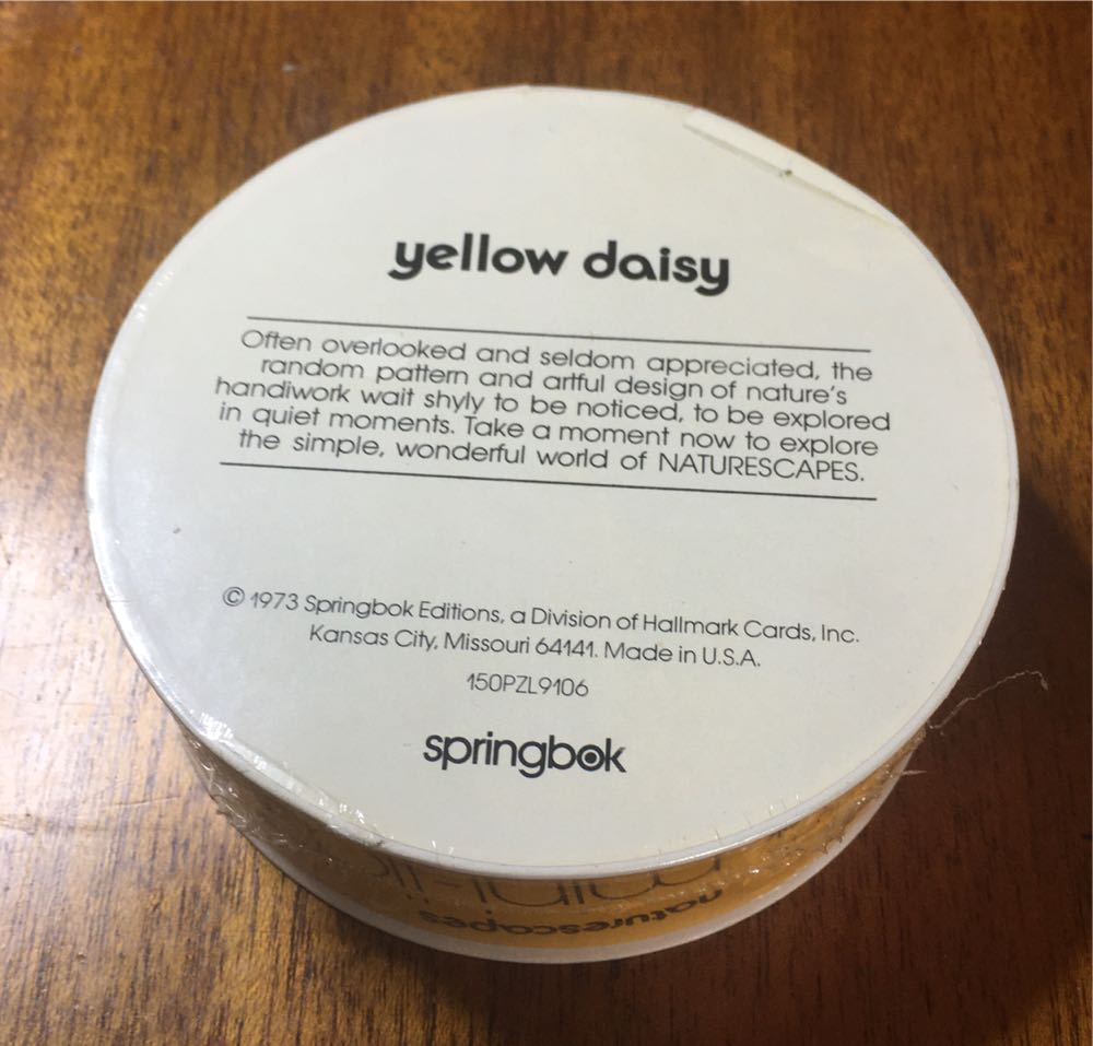 Yellow Daisy - Mini Round - Springbok puzzle collectible - Main Image 2