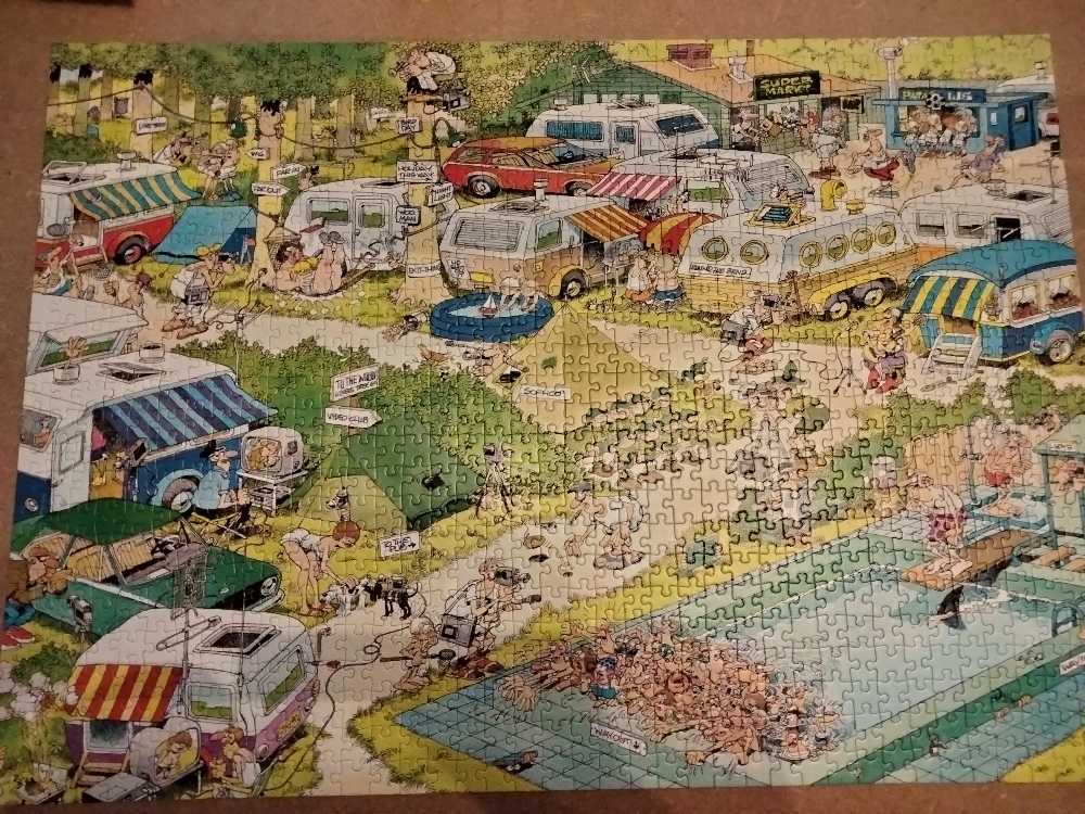 Camping Chaos - jumbo Scandinavië puzzle collectible [Barcode 8710126820346] - Main Image 2