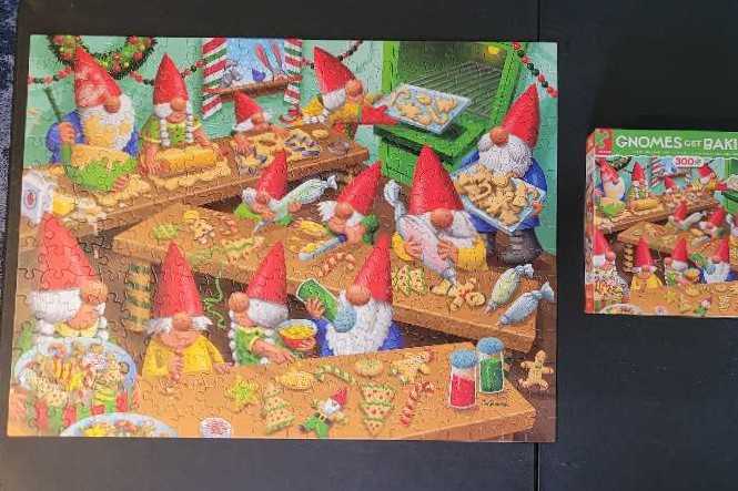 Gnomes Get Baking-swapper - Ceaco puzzle collectible [Barcode 021081223294] - Main Image 2