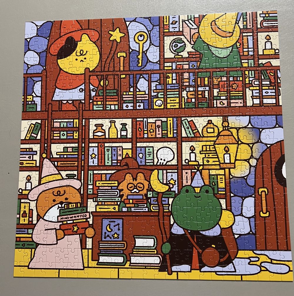 The Wizard’s Library - Mudpuppy puzzle collectible [Barcode 9780735375260] - Main Image 3