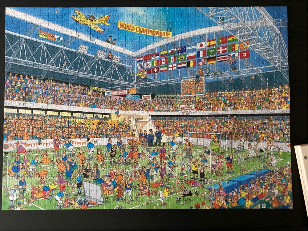 Jan Van Haasteren Voetbalkampioenen - Jumbo puzzle collectible [Barcode 8710126821374] - Main Image 2