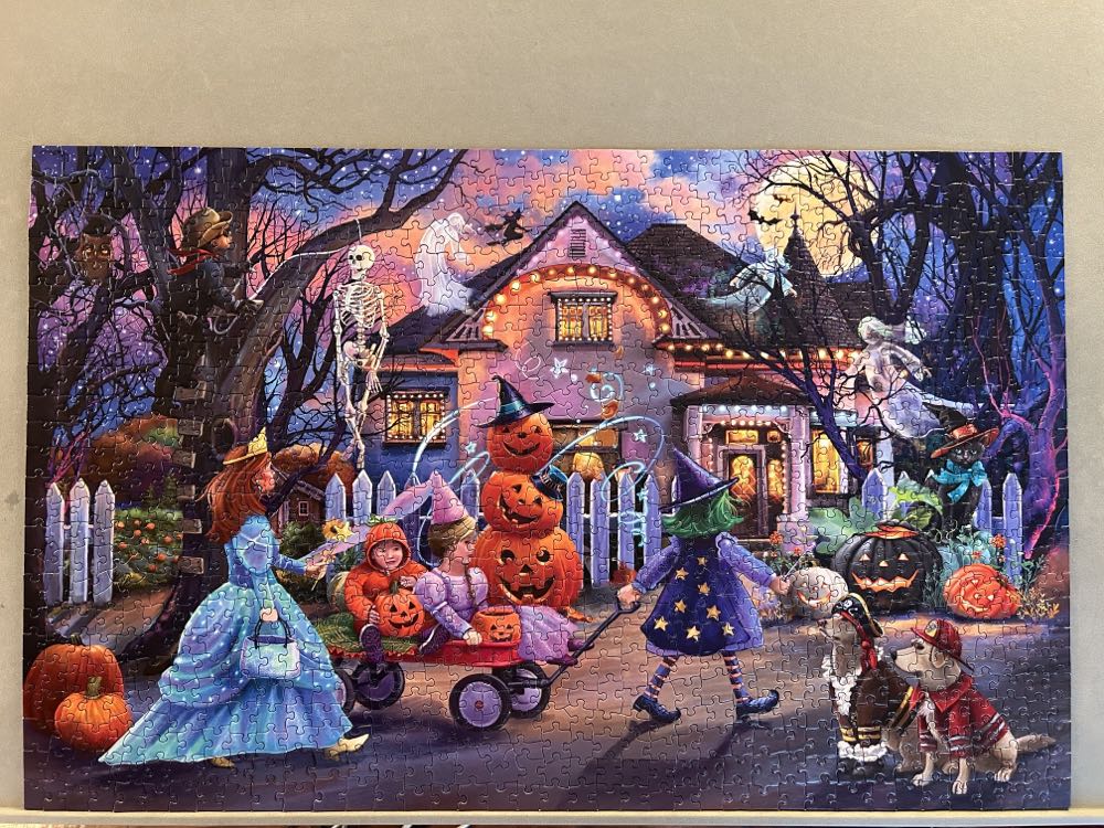 Halloween Trick Or Treat - SunsOut puzzle collectible [Barcode 796780618404] - Main Image 2