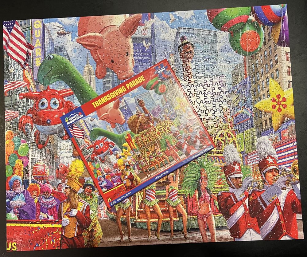 Thanksgiving Parade*% - White Mountain puzzle collectible [Barcode 724819266029] - Main Image 4
