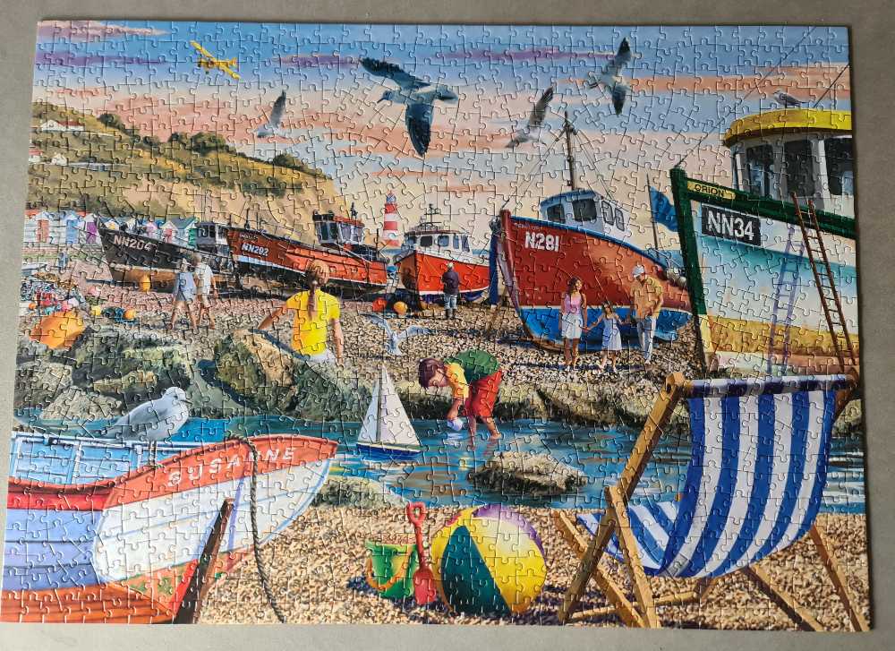 At The Seaside - Gifted Stationery puzzle collectible [Barcode 9781800542716] - Main Image 2