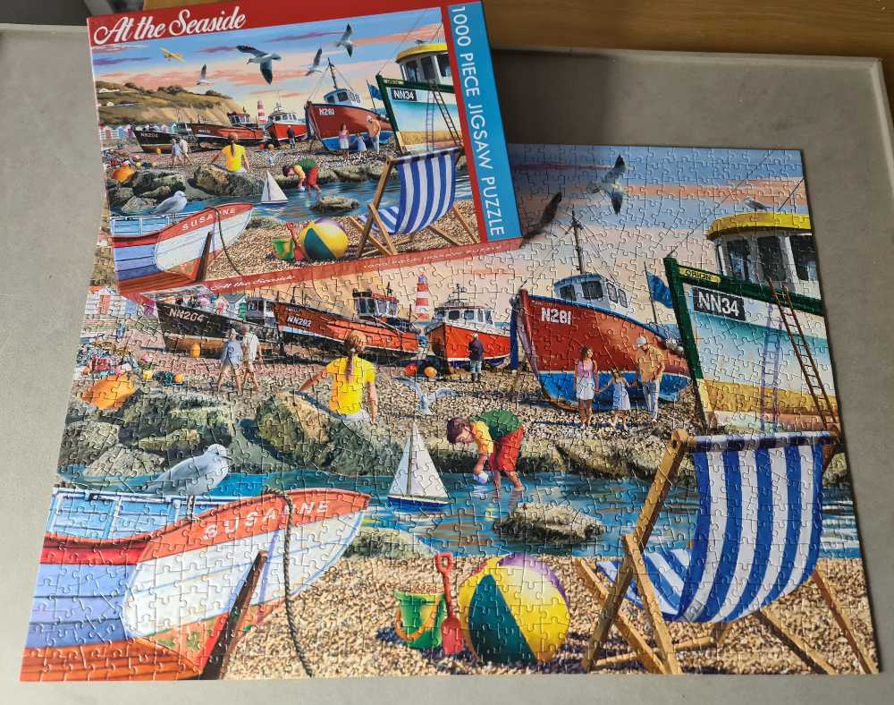 At The Seaside - Gifted Stationery puzzle collectible [Barcode 9781800542716] - Main Image 3