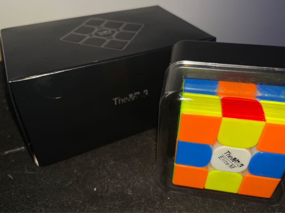 Valk 3 Elite M 3x3 Magnetic - QiYi puzzle collectible [Barcode 6948154201352] - Main Image 2