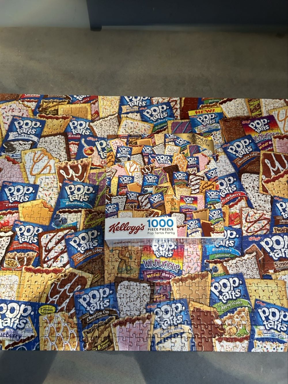 Pop Tarts Party - Rose Art puzzle collectible [Barcode 4895145433884] - Main Image 3