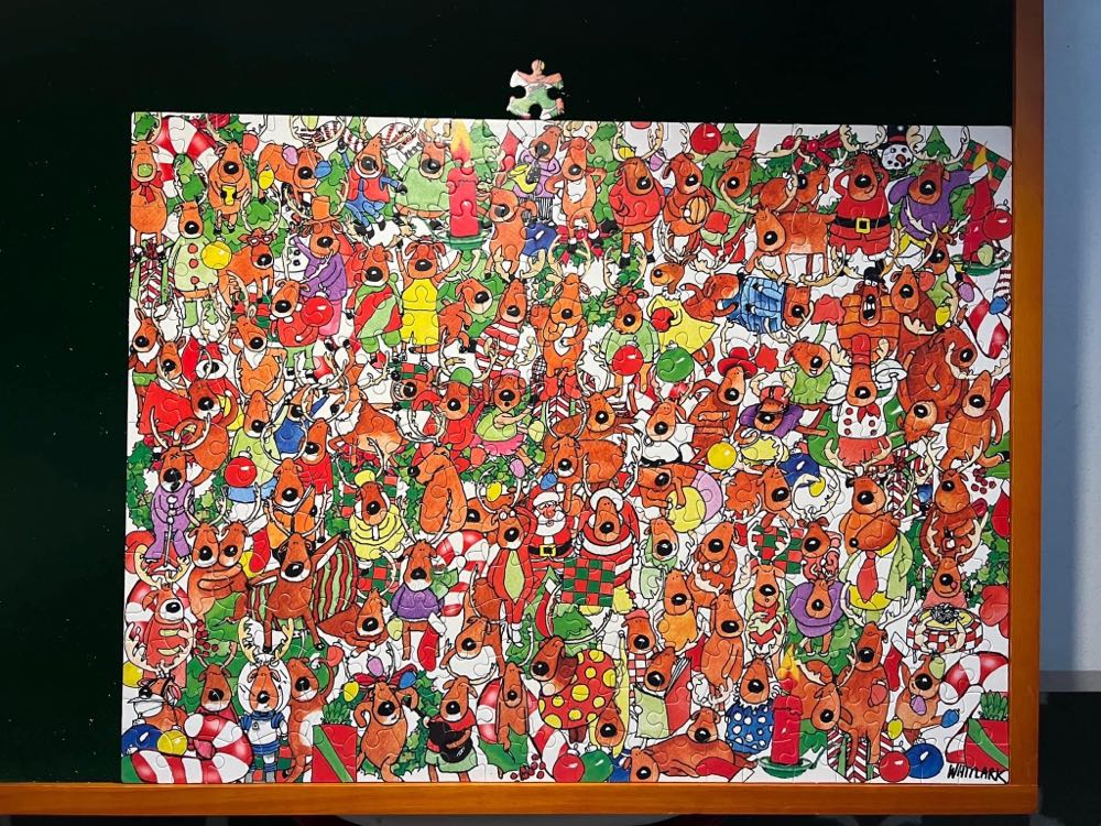 One Hundred Reindeer And A Santa - Ceaco puzzle collectible [Barcode 021081223270] - Main Image 2