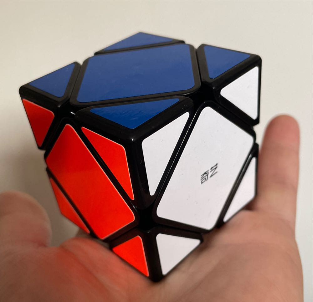 QY Speedcube - Skewb - QiYi puzzle collectible [Barcode 6948154201512] - Main Image 3