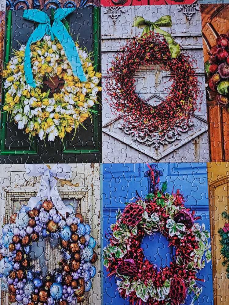 Festive Wreaths - White Mountain puzzle collectible [Barcode 724819264704] - Main Image 4