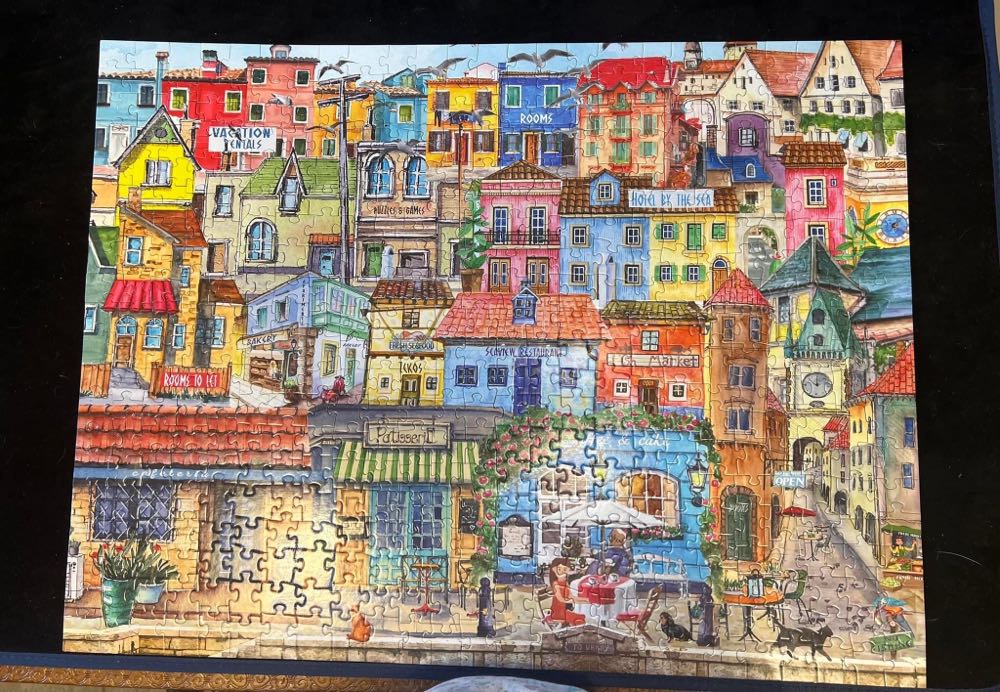 Seaside Village - White Mountain puzzle collectible [Barcode 724819266098] - Main Image 2