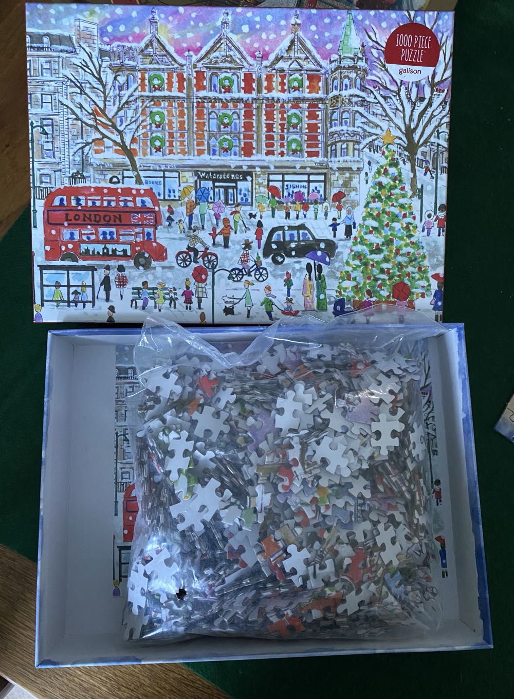 Christmas In London - Galison puzzle collectible [Barcode 9780735376939] - Main Image 2