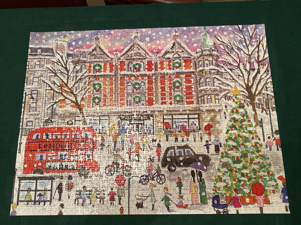 Christmas In London - Galison puzzle collectible [Barcode 9780735376939] - Main Image 3