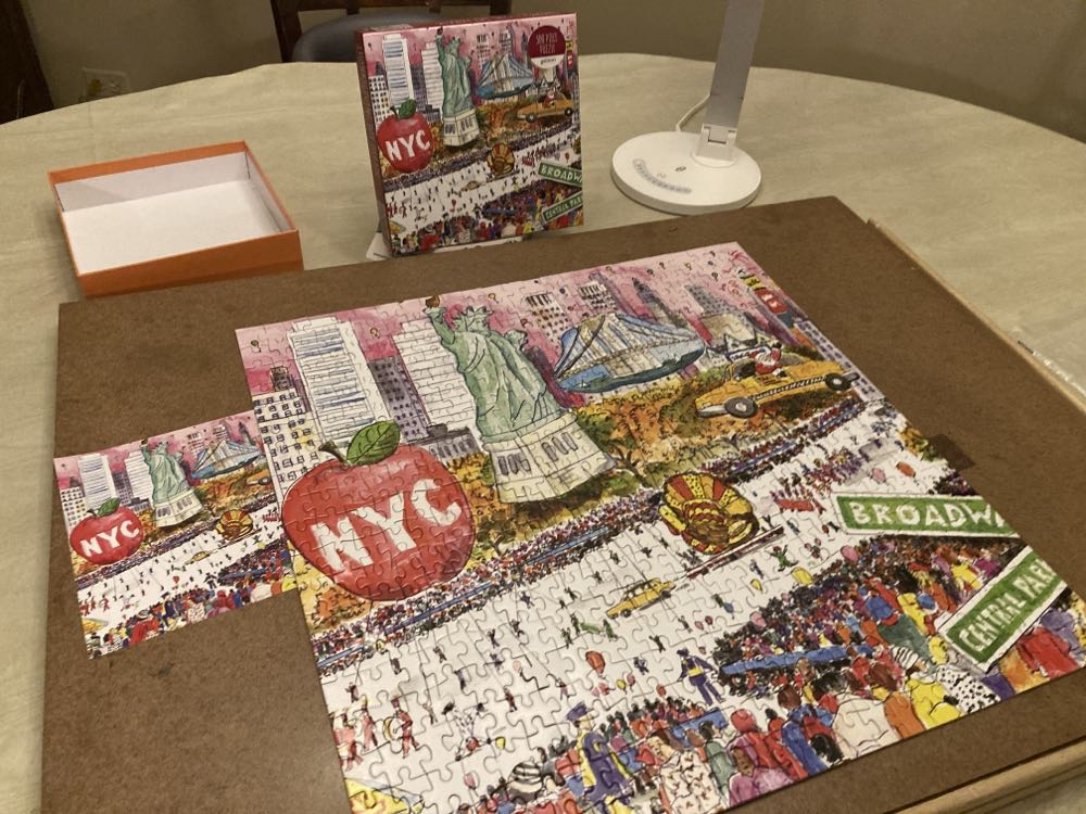 Thanksgiving Day Parade - Galison puzzle collectible [Barcode 9780735376571] - Main Image 2