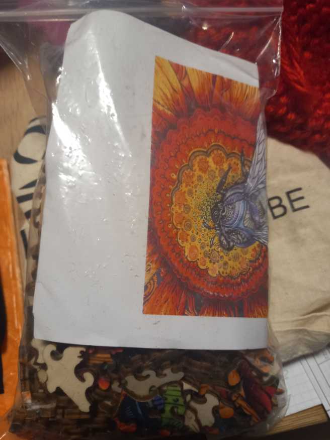 Bij en Zonnebloem - Craft Hub puzzle collectible - Main Image 2