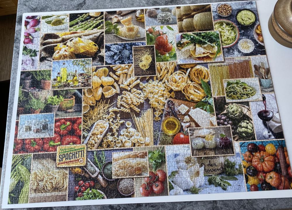 Food Collage - Ravensburger puzzle collectible [Barcode 4005556150168] - Main Image 2