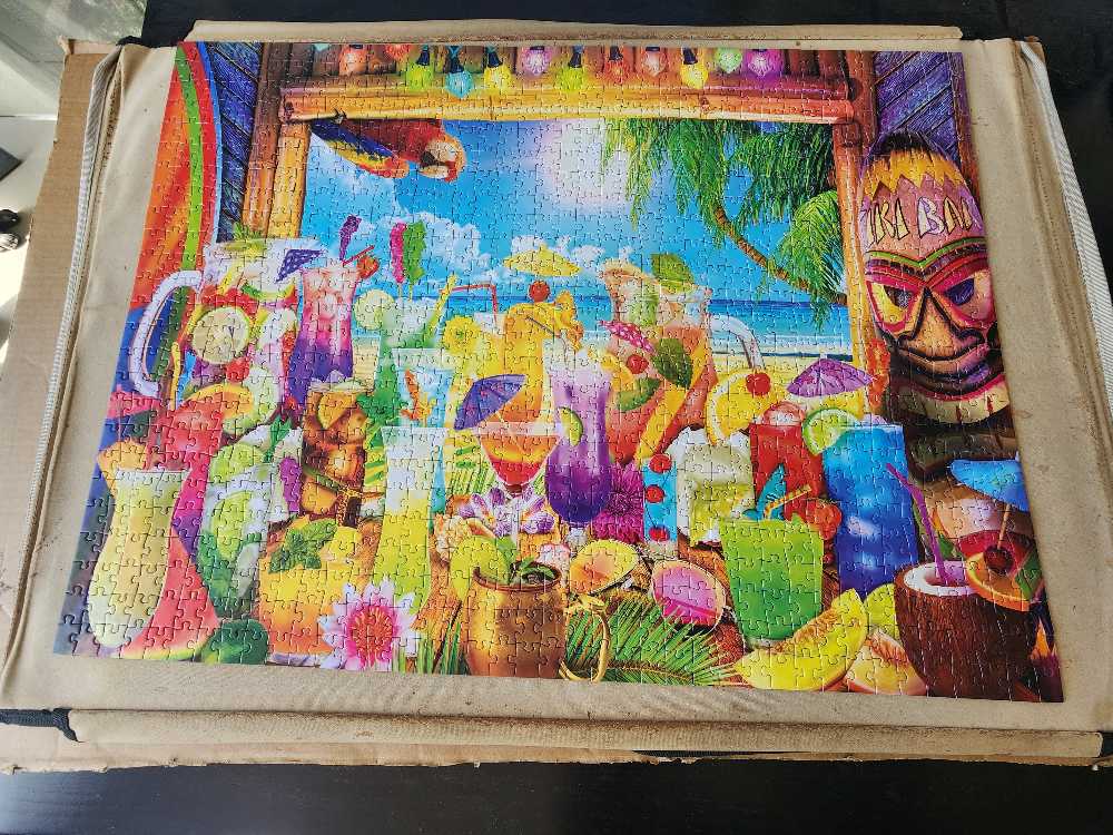 Tiki Bar Paradise - RoseArt puzzle collectible [Barcode 4895145437424] - Main Image 2