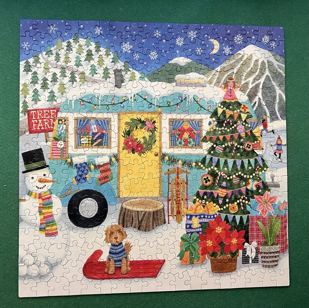 Happy Campers - Christmas Camper** - Ceaco puzzle collectible [Barcode 021081223713] - Main Image 3