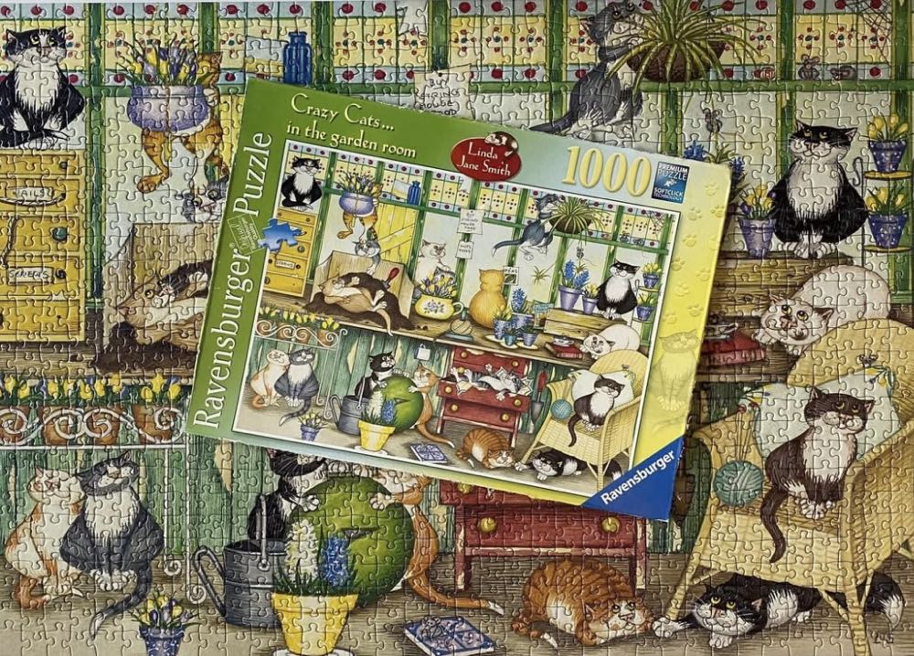 Crazy Cats…in the garden room - Ravensburger puzzle collectible [Barcode 4005556192861] - Main Image 4
