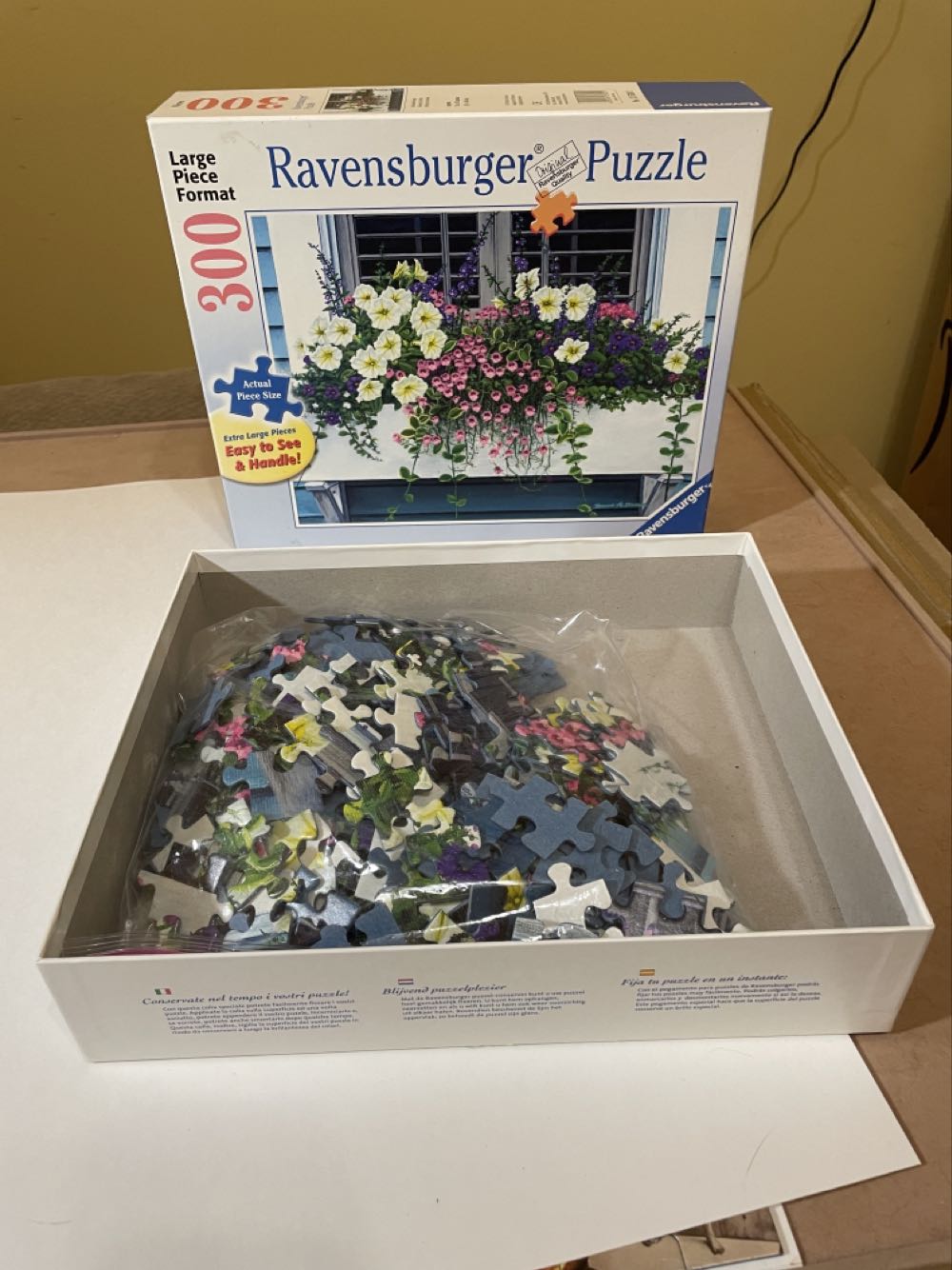 Windowbox Beauty - Ravensburger puzzle collectible [Barcode 4005556135301] - Main Image 4