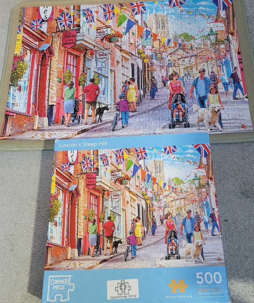 Lincoln’s Steep Hill - Corner Piece puzzle collectible [Barcode 5052089312500] - Main Image 3