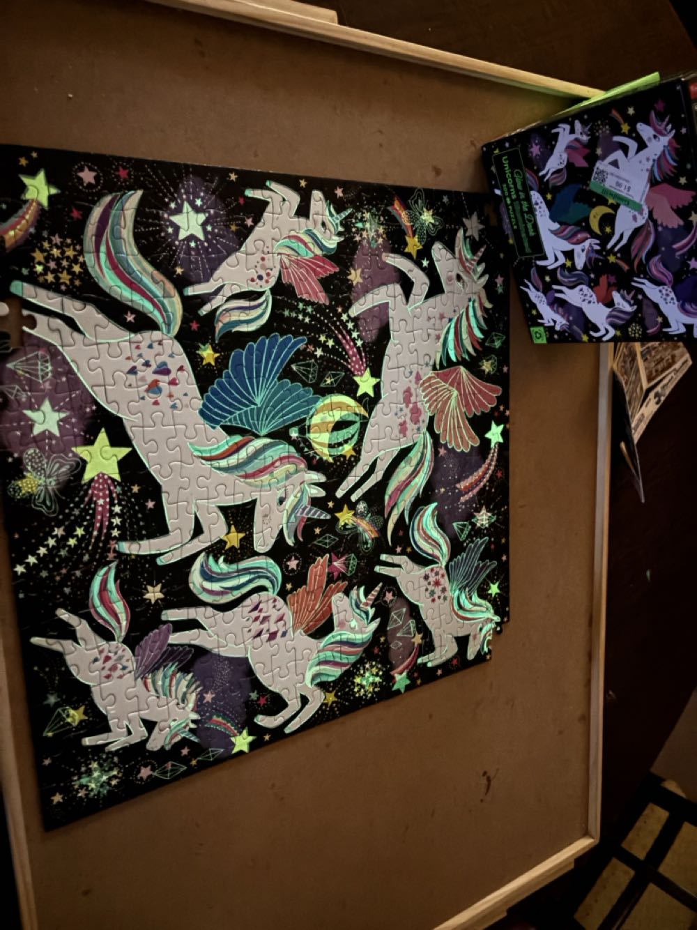 Unicorns Illuminated - Mudpuppy puzzle collectible [Barcode 9780735375215] - Main Image 4