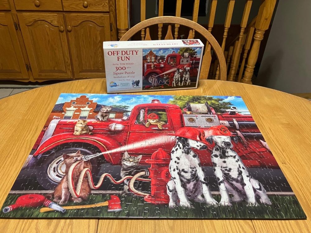 Off Duty Fun - SunsOut puzzle collectible [Barcode 796780289505] - Main Image 2