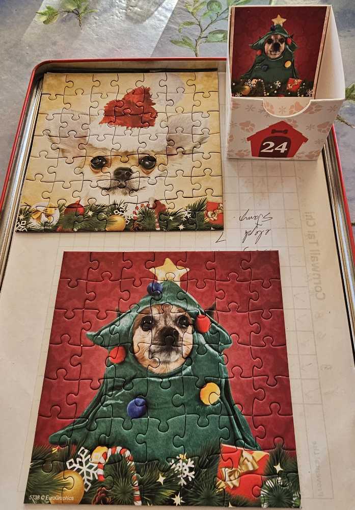 Advent Calendar: Christmas Dogs - EuroGraphics puzzle collectible [Barcode 628136657389] - Main Image 3