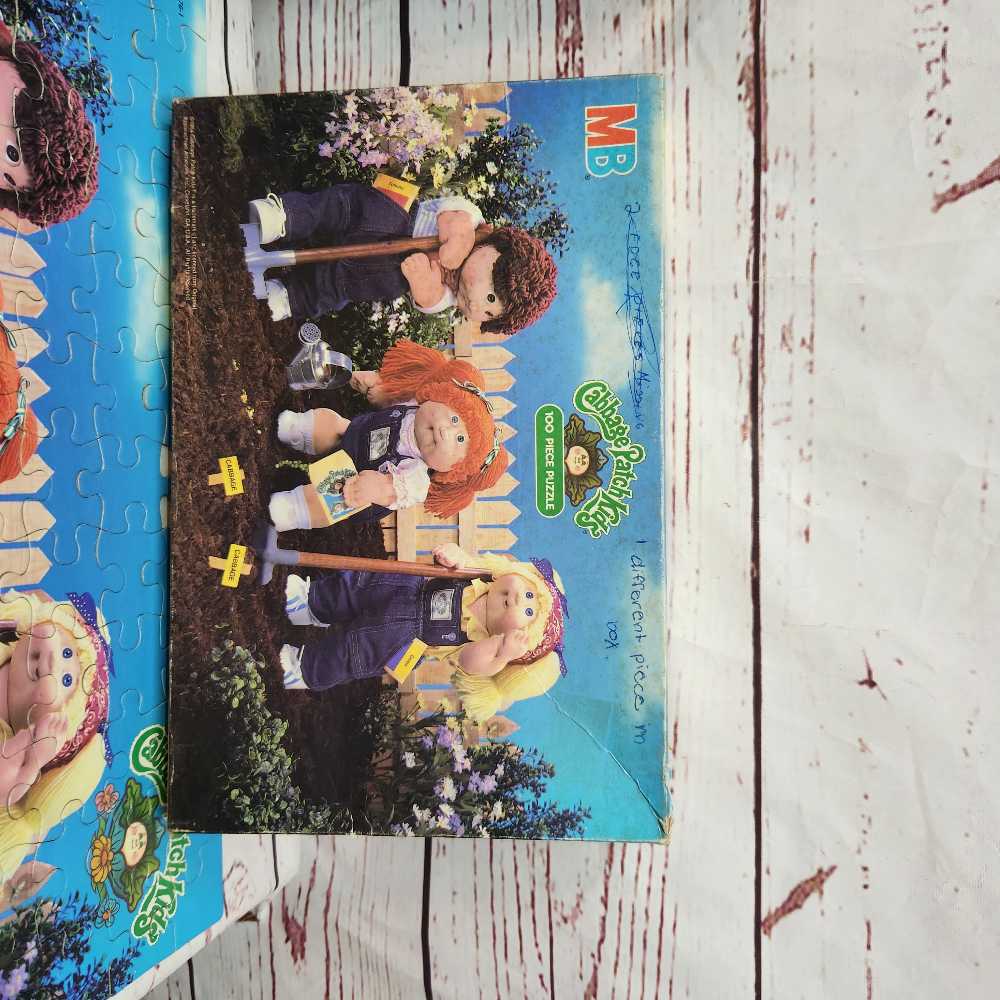 Cabbage Patch Kids - Milton Bradley Co. puzzle collectible [Barcode 032244044762] - Main Image 2