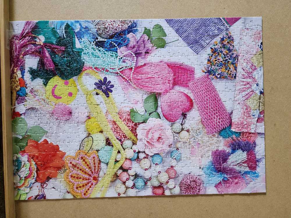 Tiffany Pratt Blanco Puzzle  - Blanc By Buffalo puzzle collectible [Barcode 079346556021] - Main Image 2