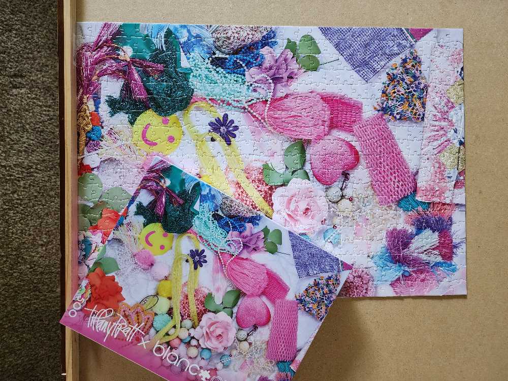 Tiffany Pratt Blanco Puzzle  - Blanc By Buffalo puzzle collectible [Barcode 079346556021] - Main Image 3