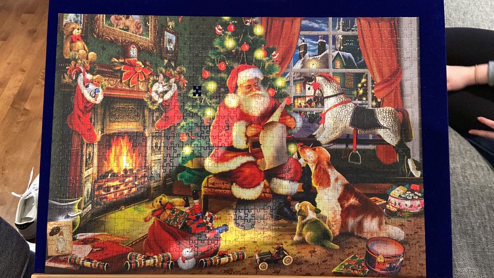 Christmas Scenes - Trefl puzzle collectible [Barcode 061152643804] - Main Image 2