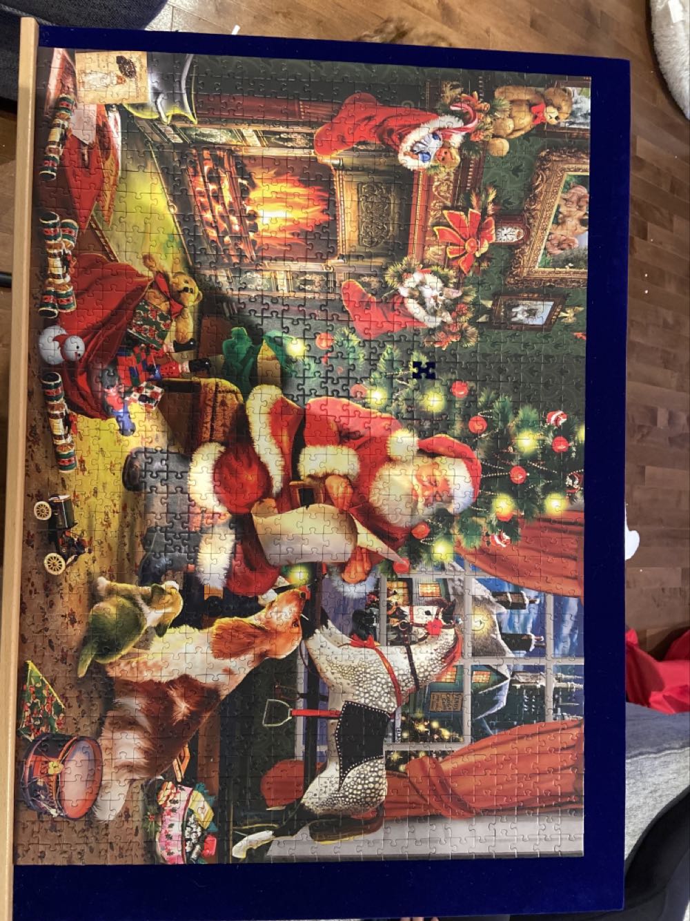 Christmas Scenes - Trefl puzzle collectible [Barcode 061152643804] - Main Image 4