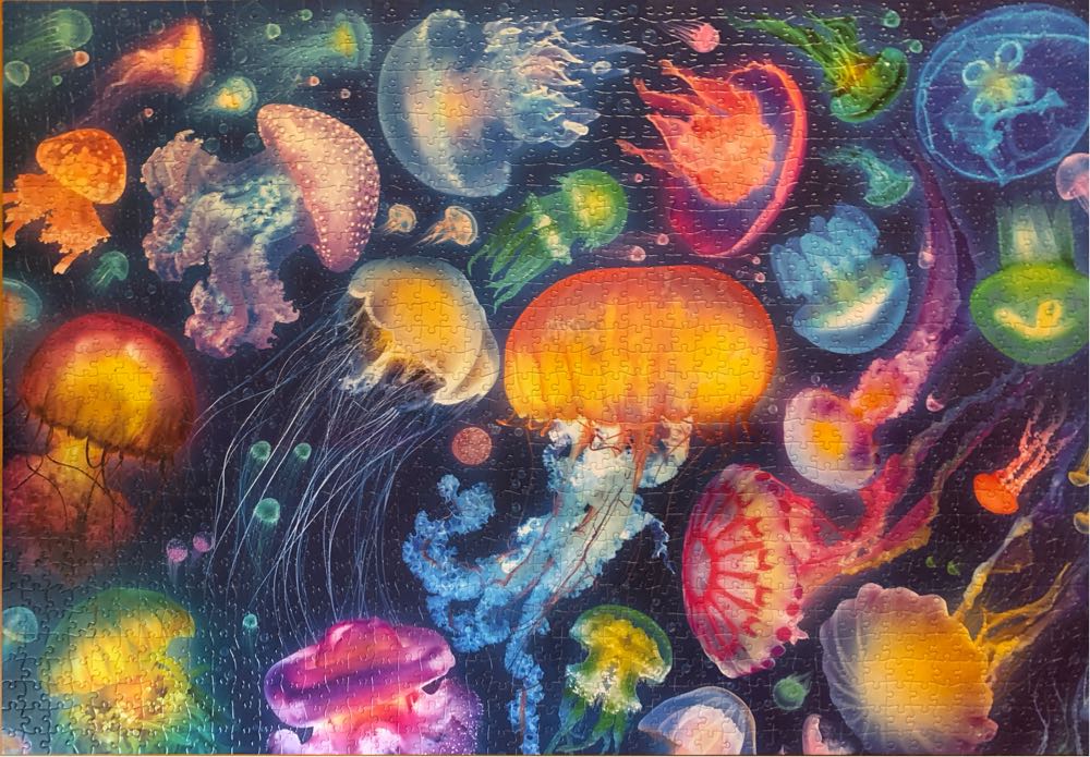 Jellyfish Fantasy - Buffalo puzzle collectible [Barcode 079346024681] - Main Image 3