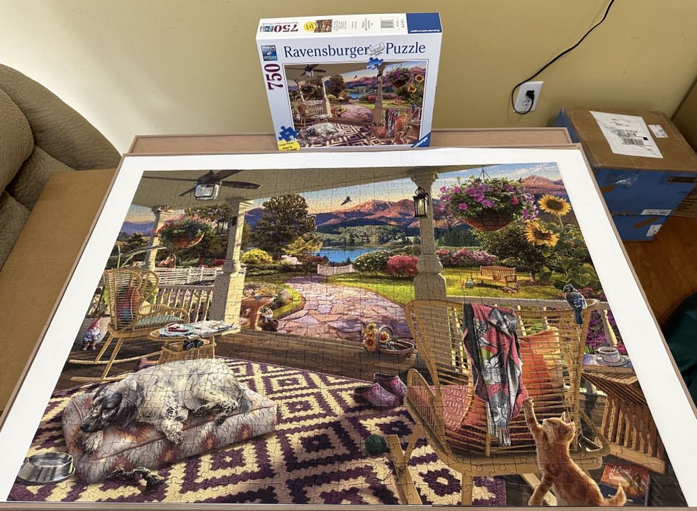 Cozy Front Porch (📫Ada Hooge Kroeze €7,50) - Ravensburger puzzle collectible [Barcode 4005556174577] - Main Image 3