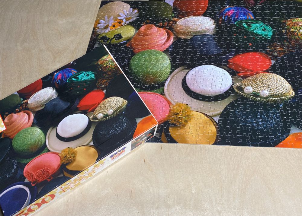 Hats - Hoyle puzzle collectible [Barcode 041187055018] - Main Image 3