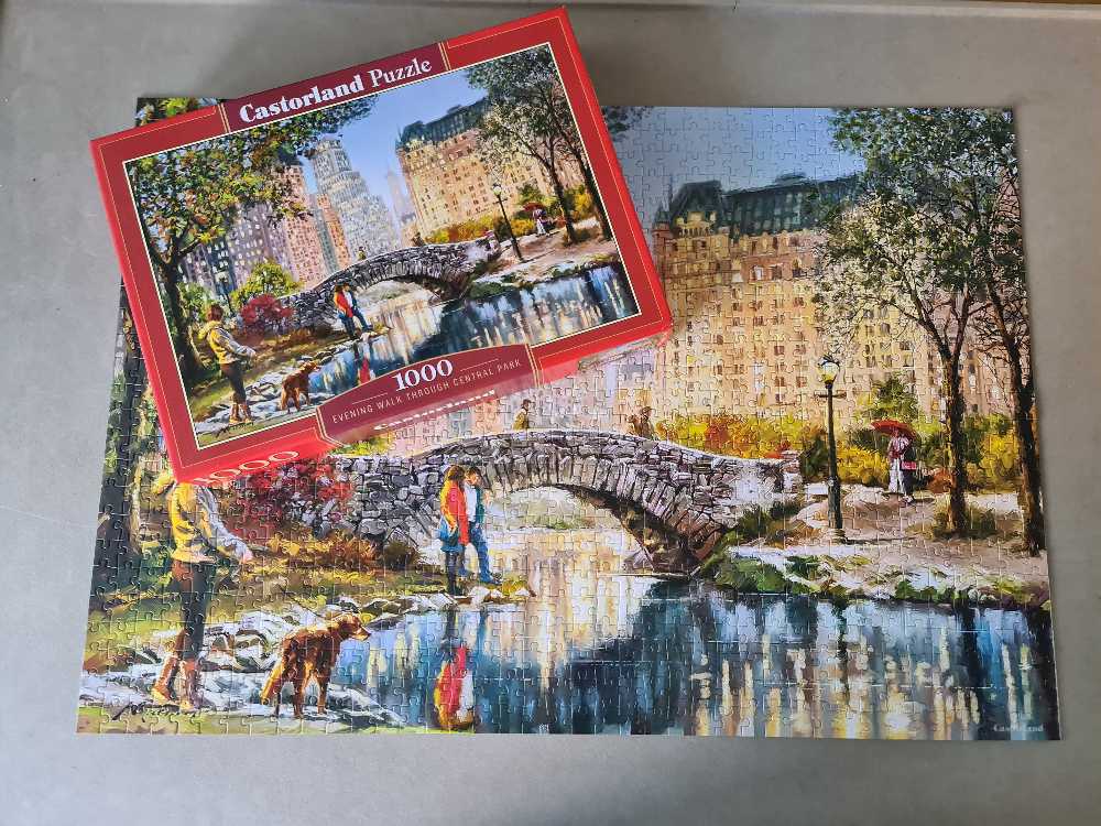 Evening Walk Through Central Park - Castorland puzzle collectible [Barcode 5904438104376] - Main Image 3