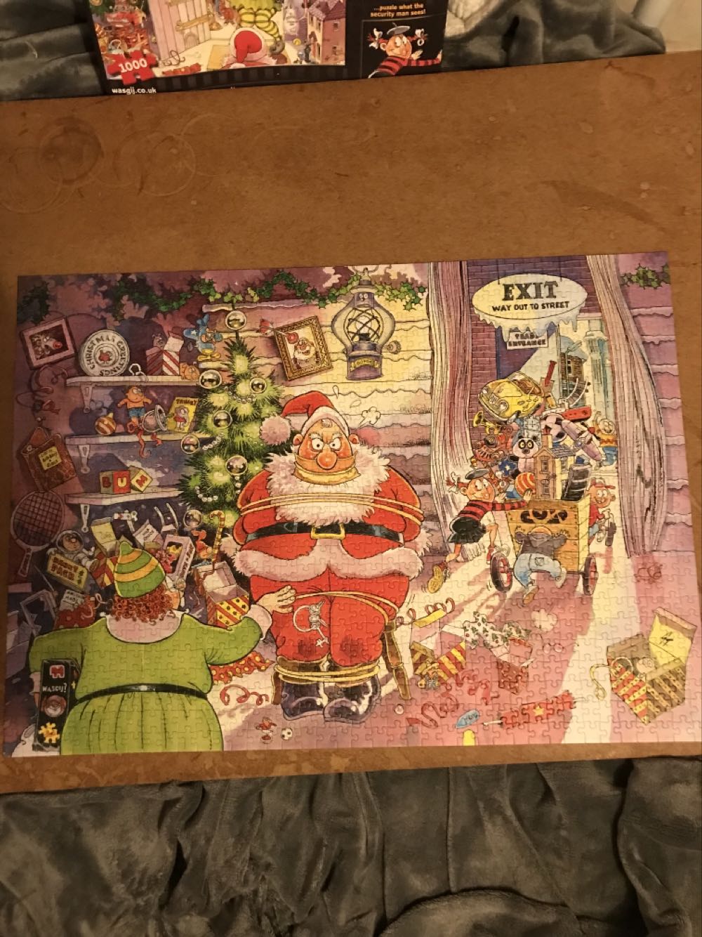 Santa’s Grotto - Wasgij Christmas puzzle collectible [Barcode 8710126815618] - Main Image 2