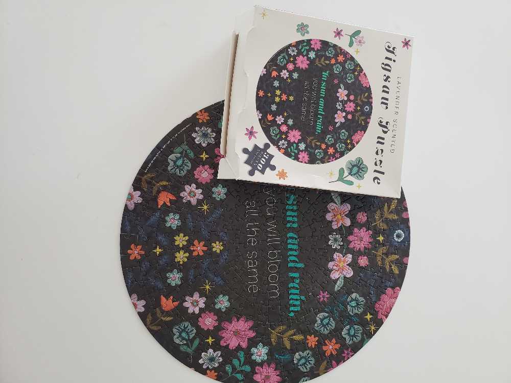 In The Sun And Rain - Paladone puzzle collectible [Barcode 5055964791674] - Main Image 3