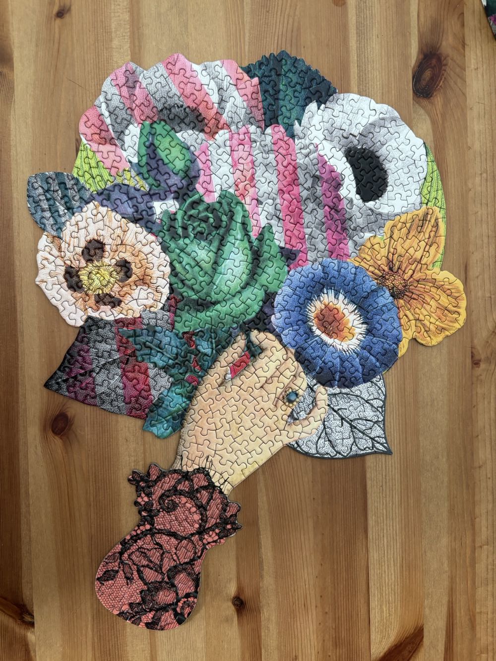 Frivolities - Butterfly - Galison puzzle collectible [Barcode 9780735364080] - Main Image 2