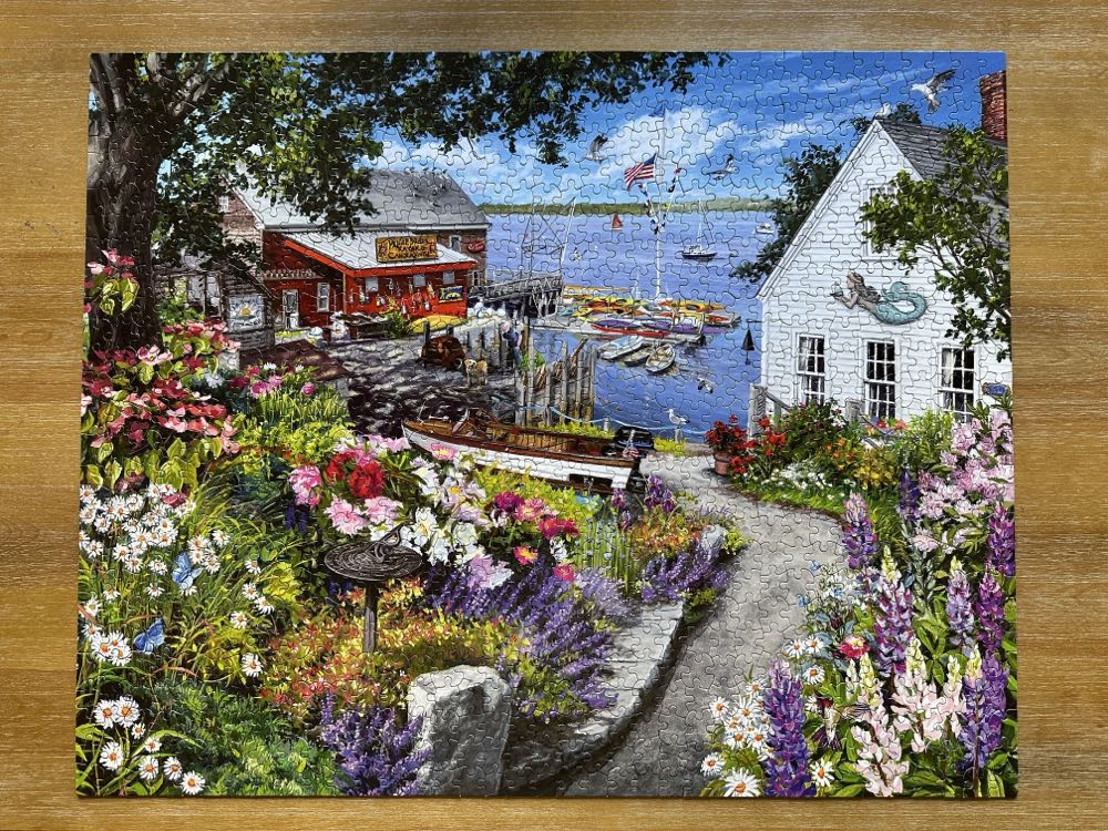 Coastal Cottage - White Mountain 🇺🇸 puzzle collectible [Barcode 724819266395] - Main Image 2