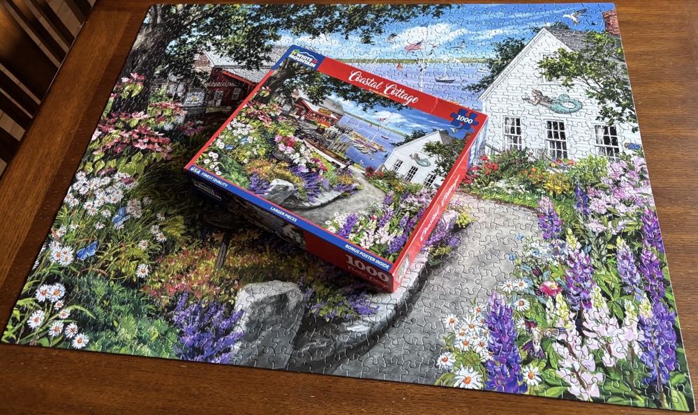 Coastal Cottage - White Mountain 🇺🇸 puzzle collectible [Barcode 724819266395] - Main Image 4