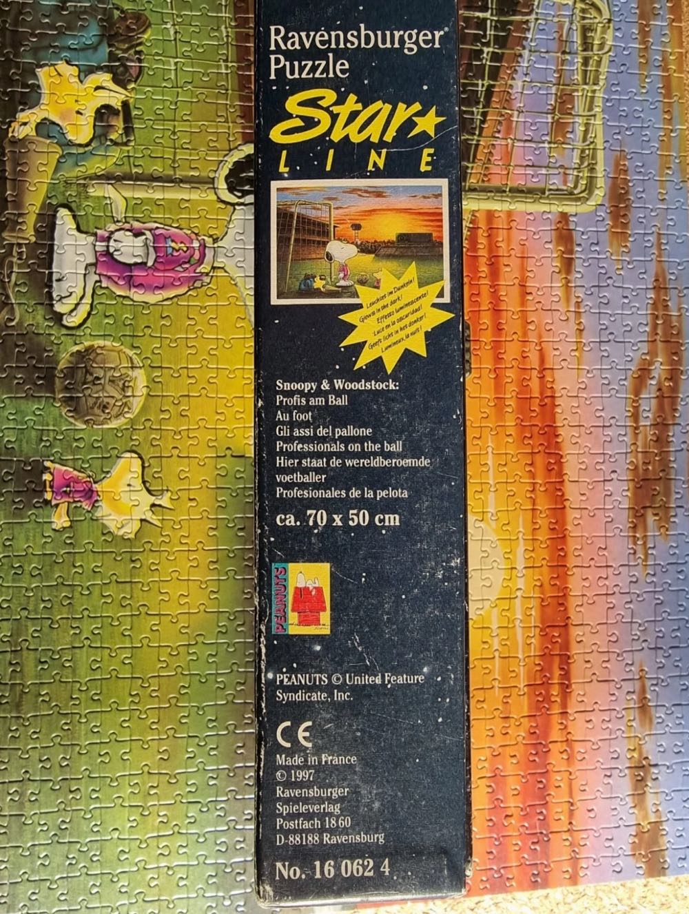 Professionals on the Ball/Snoopy And Woodstock 🟦🇨🇦 - Ravensburger puzzle collectible [Barcode 4005556160624] - Main Image 2
