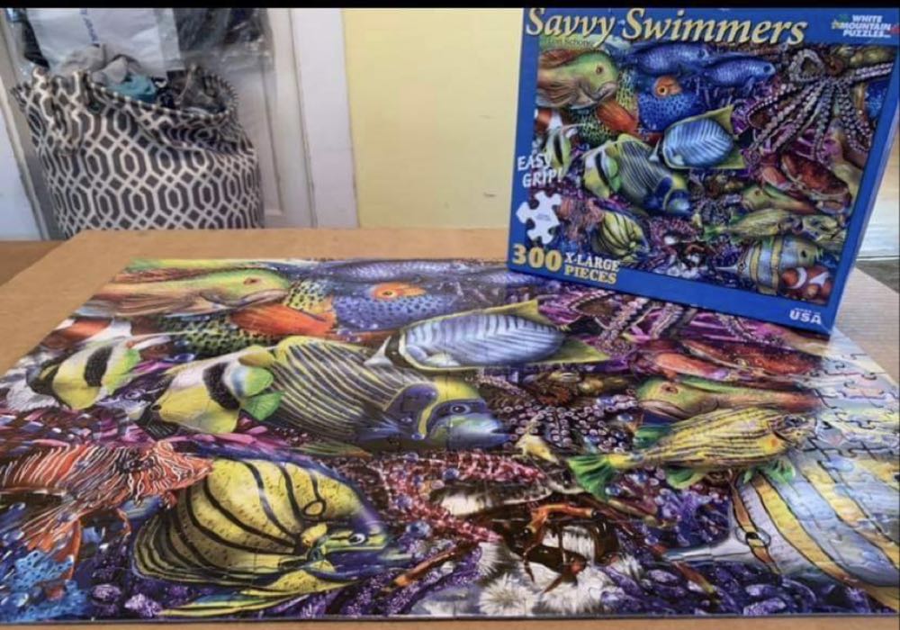 Savvy Swimmers*-BORROW? - White Mountain puzzle collectible [Barcode 724819253111] - Main Image 2