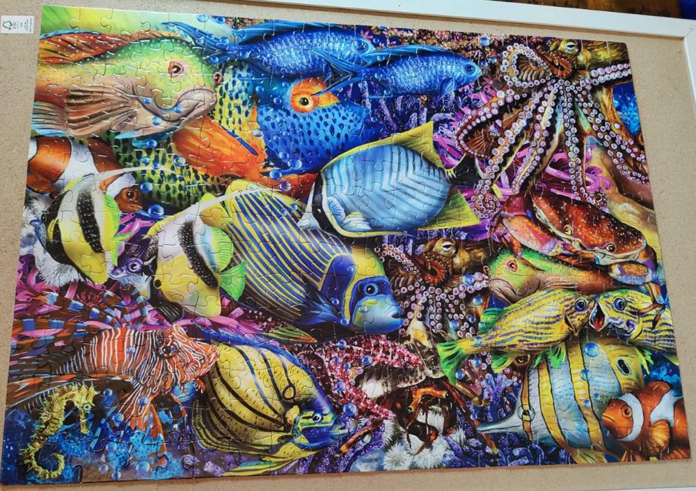 Savvy Swimmers*-BORROW? - White Mountain puzzle collectible [Barcode 724819253111] - Main Image 3