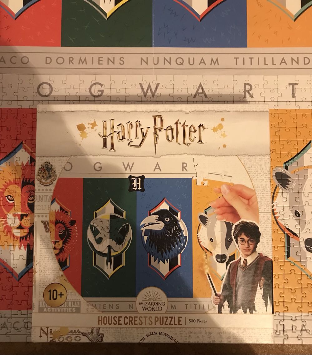 Harry Potter House Crests - Winning Moves puzzle collectible [Barcode 5036905039574] - Main Image 3