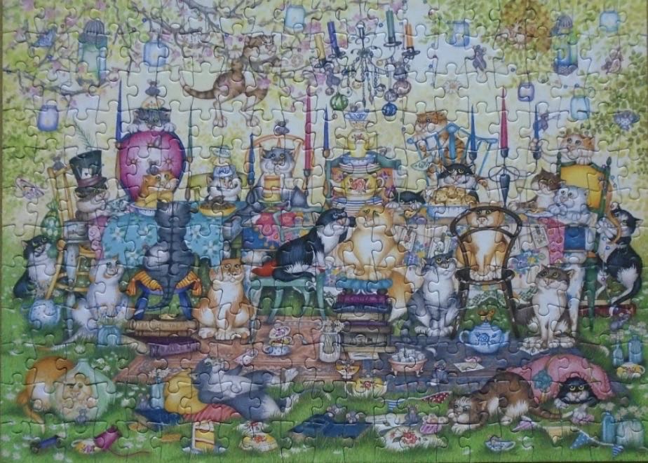 Mad Catter’s tea party - Gibsons puzzle collectible [Barcode 5012269027174] - Main Image 3