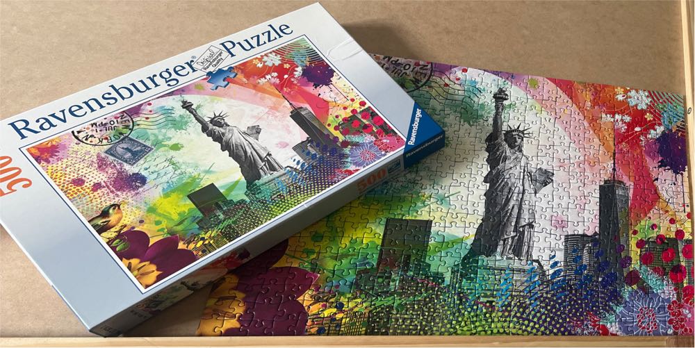 New York Postcard - Ravensburger puzzle collectible [Barcode 4005556173792] - Main Image 3