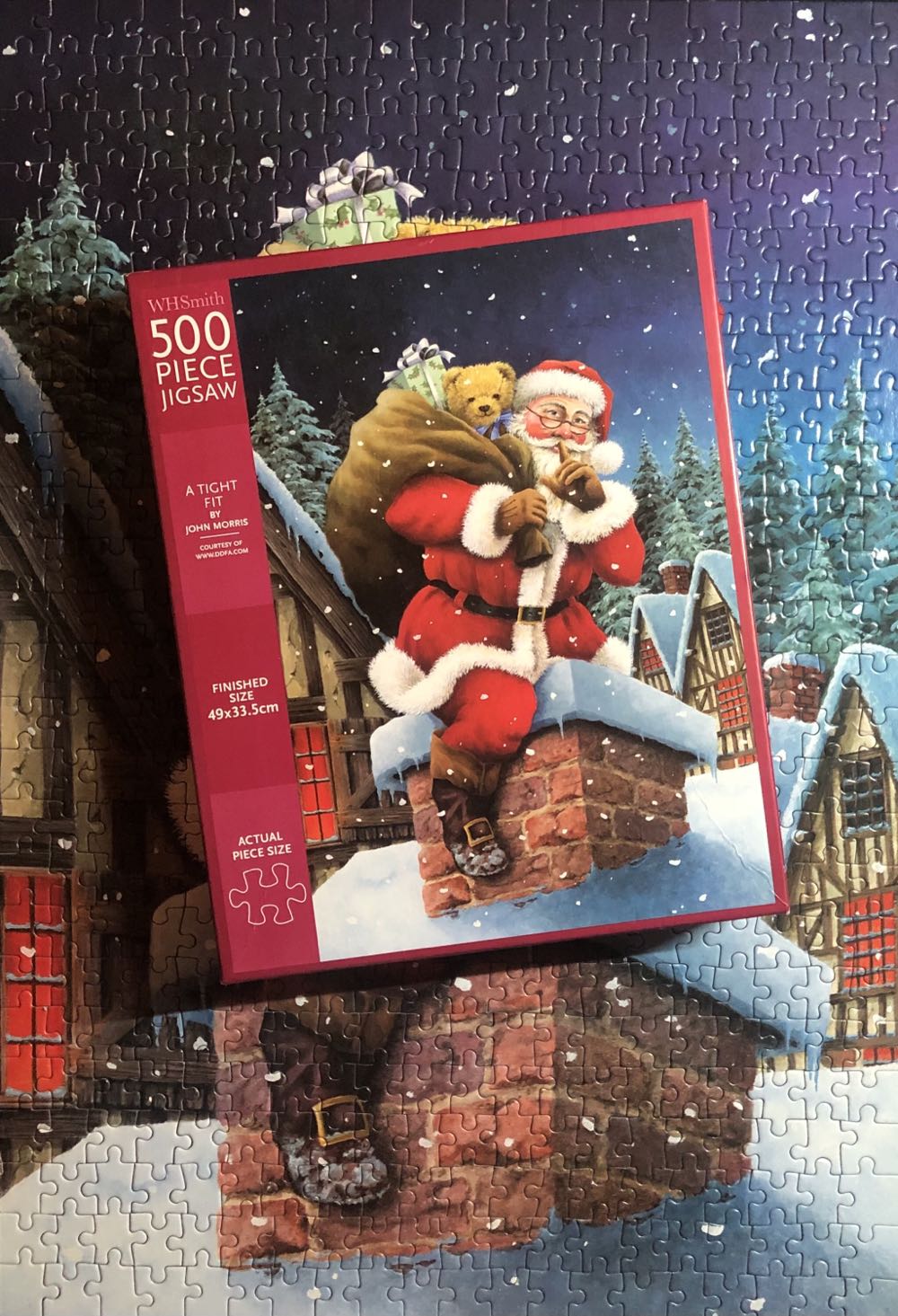 A Tight Fit - WHSMITH puzzle collectible [Barcode 34027363] - Main Image 4